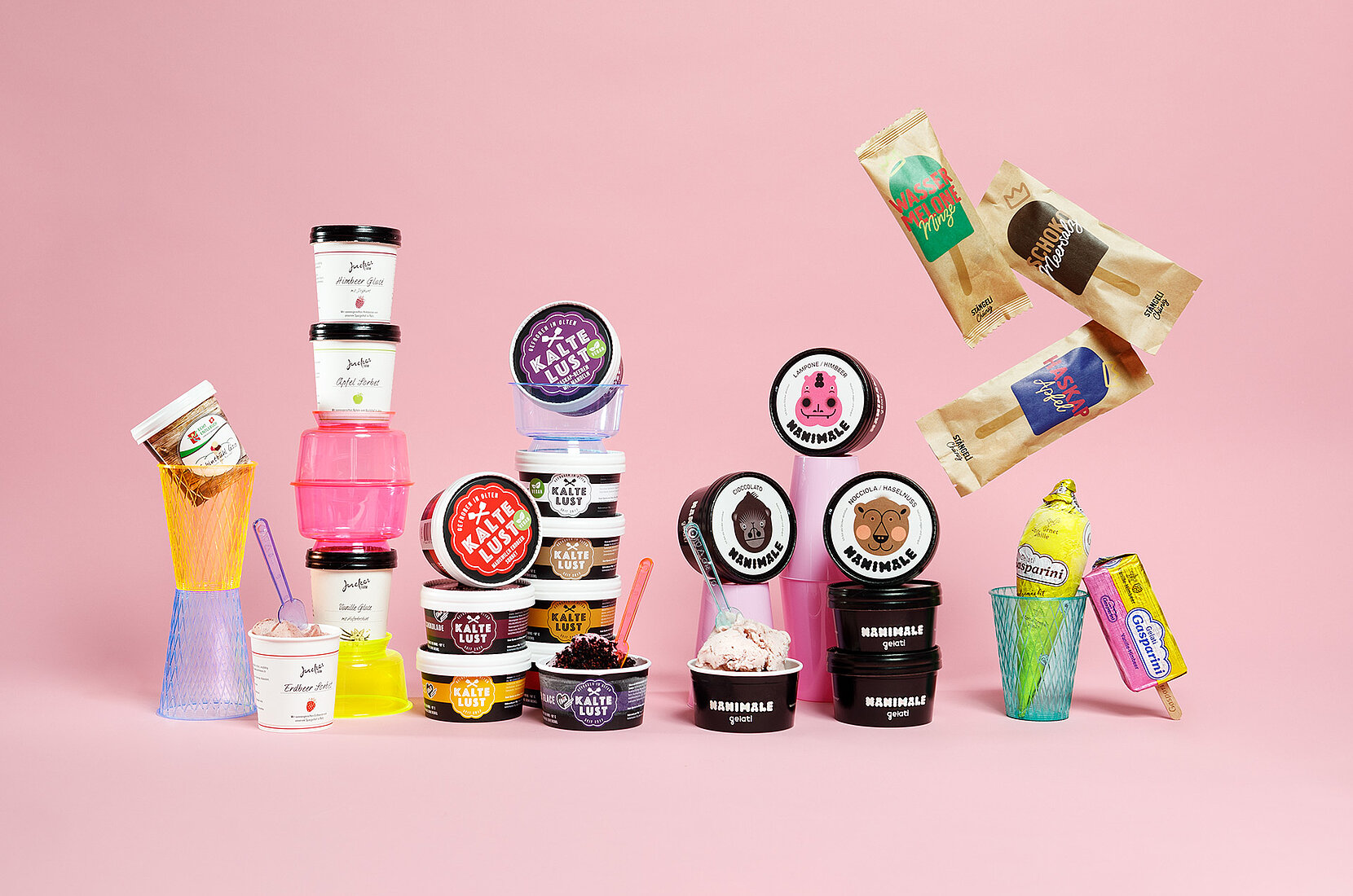 Fundstücke auf Hintergrund