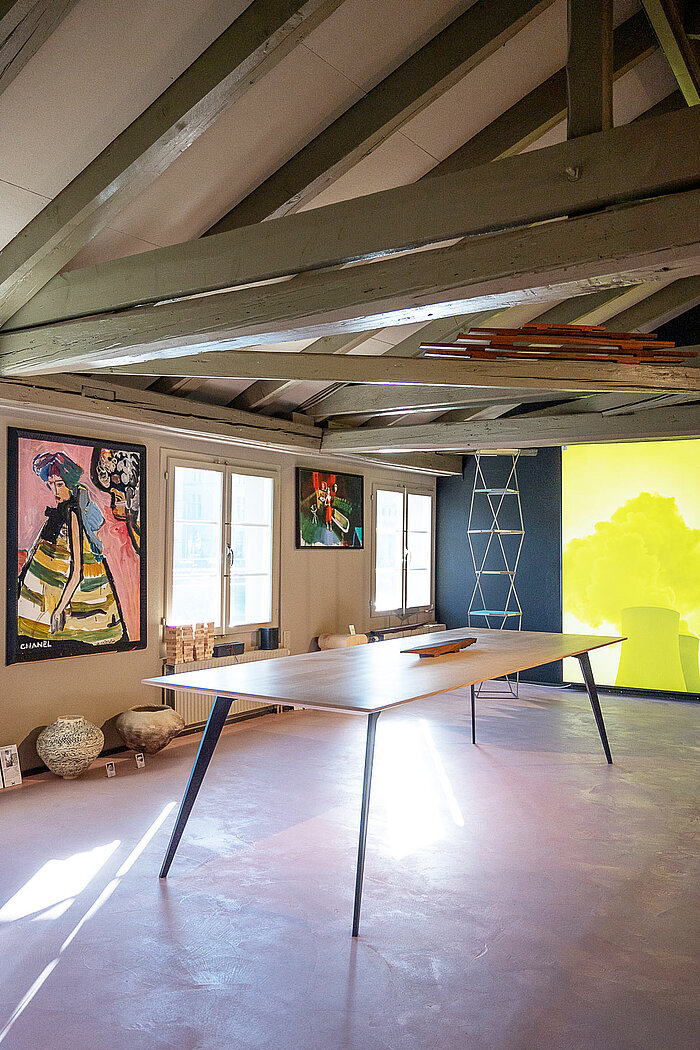 Der Massivholztisch mit Stahlfüssen ist Valentin Doras Standardprodukt. 