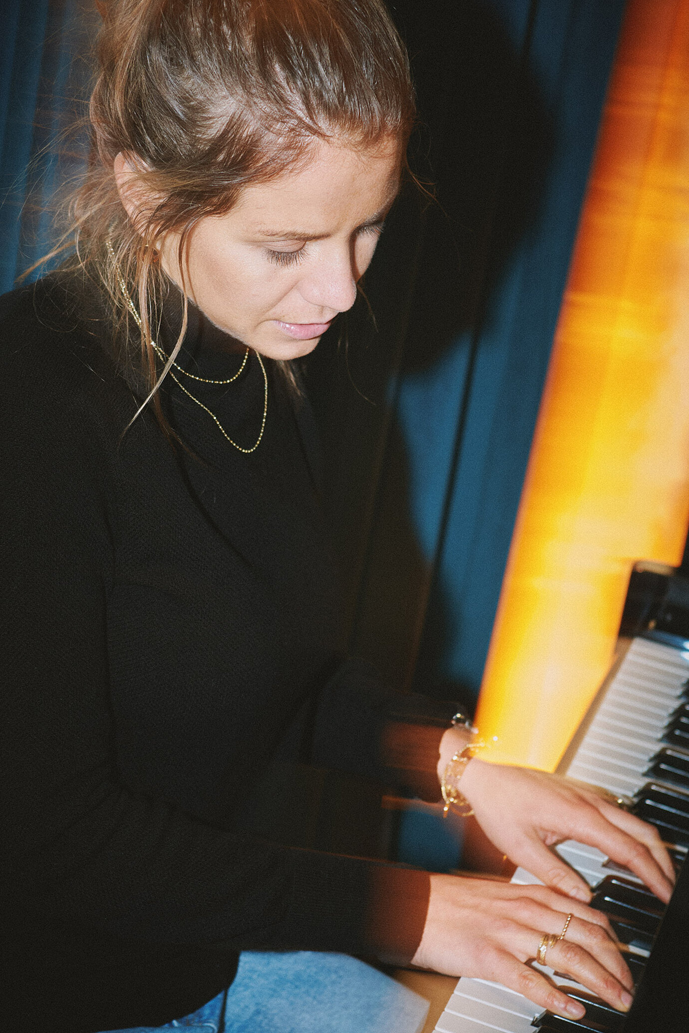 Eliane Müller am Klavier